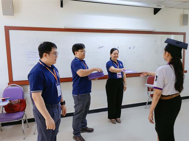 คณะกรรมการดำเนินงานพิธีพระราชทานปริญญาบัตร คณะศิลปศาสตร์ ดำเนินการฝึกซ้อมบัณฑิต เพื่อเตรียมความพร้อมการเข้ารับพระราชทานปริญญาบัตร ประจำปีการศึกษา ๒๕๖๗