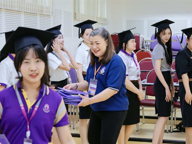 คณะกรรมการดำเนินงานพิธีพระราชทานปริญญาบัตร คณะศิลปศาสตร์ ดำเนินการฝึกซ้อมบัณฑิต เพื่อเตรียมความพร้อมการเข้ารับพระราชทานปริญญาบัตร ประจำปีการศึกษา ๒๕๖๗