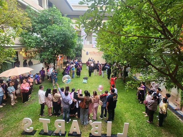 คณะกรรมการดำเนินงานพิธีพระราชทานปริญญาบัตร คณะศิลปศาสตร์ ดำเนินการฝึกซ้อมบัณฑิต เพื่อเตรียมความพร้อมการเข้ารับพระราชทานปริญญาบัตร ประจำปีการศึกษา ๒๕๖๗