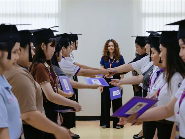 คณะกรรมการดำเนินงานพิธีพระราชทานปริญญาบัตร คณะศิลปศาสตร์ ดำเนินการฝึกซ้อมบัณฑิต เพื่อเตรียมความพร้อมการเข้ารับพระราชทานปริญญาบัตร ประจำปีการศึกษา ๒๕๖๗