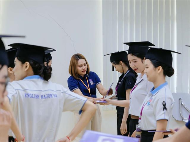 คณะกรรมการดำเนินงานพิธีพระราชทานปริญญาบัตร คณะศิลปศาสตร์ ดำเนินการฝึกซ้อมบัณฑิต เพื่อเตรียมความพร้อมการเข้ารับพระราชทานปริญญาบัตร ประจำปีการศึกษา ๒๕๖๗