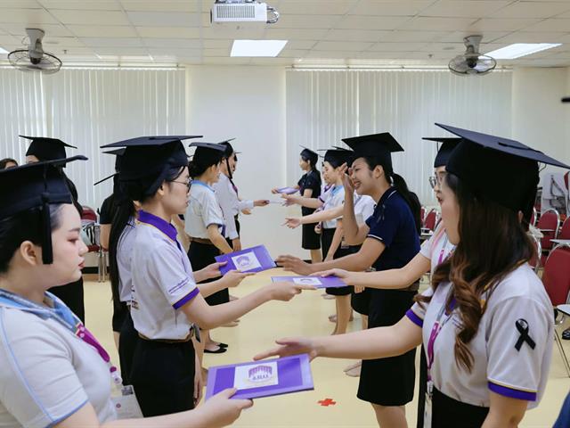 คณะกรรมการดำเนินงานพิธีพระราชทานปริญญาบัตร คณะศิลปศาสตร์ ดำเนินการฝึกซ้อมบัณฑิต เพื่อเตรียมความพร้อมการเข้ารับพระราชทานปริญญาบัตร ประจำปีการศึกษา ๒๕๖๗