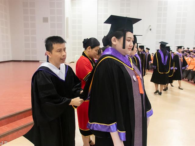 คณะกรรมการดำเนินงานพิธีพระราชทานปริญญาบัตร คณะศิลปศาสตร์ ดำเนินการฝึกซ้อมบัณฑิต เพื่อเตรียมความพร้อมการเข้ารับพระราชทานปริญญาบัตร ประจำปีการศึกษา ๒๕๖๗