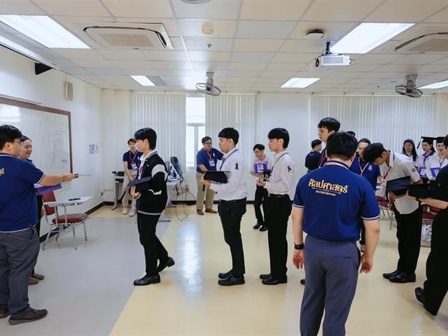 คณะกรรมการดำเนินงานพิธีพระราชทานปริญญาบัตร คณะศิลปศาสตร์ ดำเนินการฝึกซ้อมบัณฑิต เพื่อเตรียมความพร้อมการเข้ารับพระราชทานปริญญาบัตร ประจำปีการศึกษา ๒๕๖๗