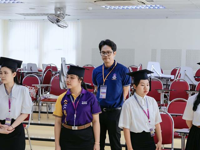 คณะกรรมการดำเนินงานพิธีพระราชทานปริญญาบัตร คณะศิลปศาสตร์ ดำเนินการฝึกซ้อมบัณฑิต เพื่อเตรียมความพร้อมการเข้ารับพระราชทานปริญญาบัตร ประจำปีการศึกษา ๒๕๖๗