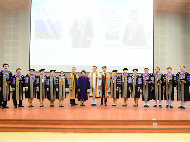 วิทยาลัยการศึกษา มหาวิทยาลัยพะเยา ขอแสดงความยินดีกับบัณฑิต มหาบัณฑิต และดุษฎีบัณฑิตในพิธีพระราชทานปริญญาบัตร แก่ผู้สำเร็จการศึกษา ประจำปีการศึกษา 2567