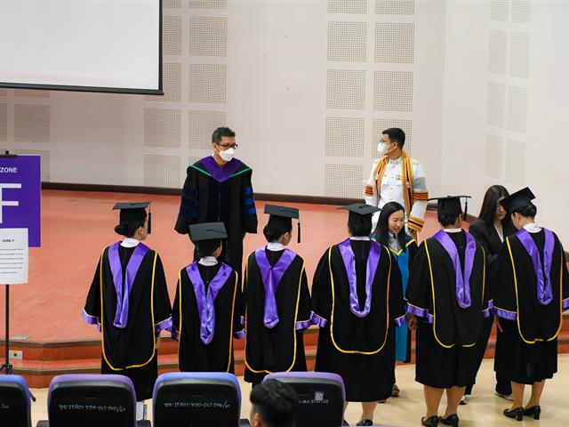 วิทยาลัยการศึกษา มหาวิทยาลัยพะเยา ขอแสดงความยินดีกับบัณฑิต มหาบัณฑิต และดุษฎีบัณฑิตในพิธีพระราชทานปริญญาบัตร แก่ผู้สำเร็จการศึกษา ประจำปีการศึกษา 2567