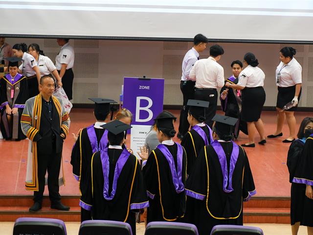 วิทยาลัยการศึกษา มหาวิทยาลัยพะเยา ขอแสดงความยินดีกับบัณฑิต มหาบัณฑิต และดุษฎีบัณฑิตในพิธีพระราชทานปริญญาบัตร แก่ผู้สำเร็จการศึกษา ประจำปีการศึกษา 2567