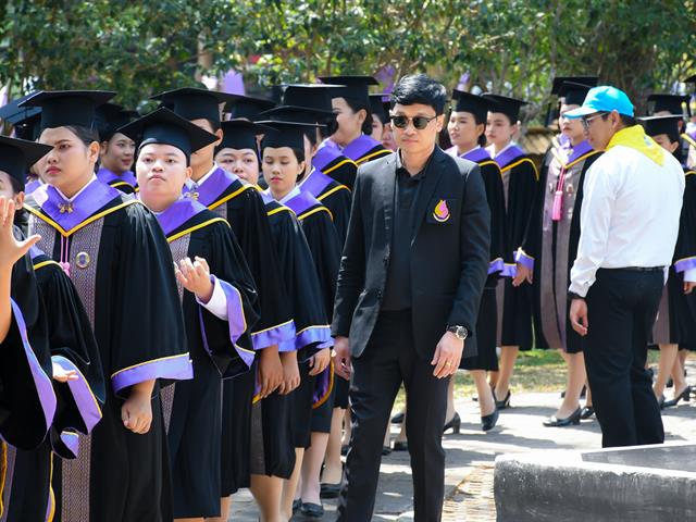 วิทยาลัยการศึกษา มหาวิทยาลัยพะเยา ขอแสดงความยินดีกับบัณฑิต มหาบัณฑิต และดุษฎีบัณฑิตในพิธีพระราชทานปริญญาบัตร แก่ผู้สำเร็จการศึกษา ประจำปีการศึกษา 2567