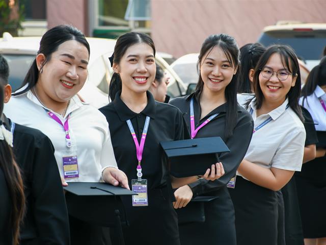 วิทยาลัยการศึกษา มหาวิทยาลัยพะเยา ขอแสดงความยินดีกับบัณฑิต มหาบัณฑิต และดุษฎีบัณฑิตในพิธีพระราชทานปริญญาบัตร แก่ผู้สำเร็จการศึกษา ประจำปีการศึกษา 2567