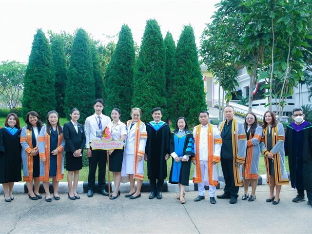 วิทยาลัยการศึกษา มหาวิทยาลัยพะเยา ขอแสดงความยินดีกับบัณฑิต มหาบัณฑิต และดุษฎีบัณฑิตในพิธีพระราชทานปริญญาบัตร แก่ผู้สำเร็จการศึกษา ประจำปีการศึกษา 2567