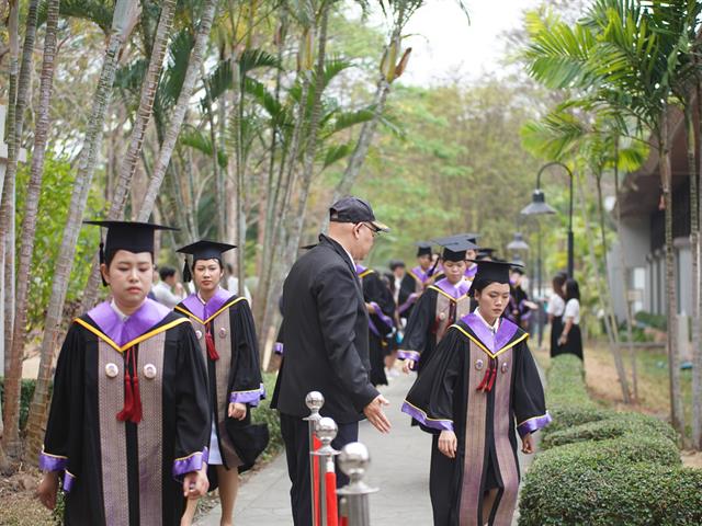 คณะวิศวกรรมศาสตร์ ม.พะเยา ขอแสดงความยินดีกับดุษฎีบัณฑิต มหาบัณฑิต และบัณฑิต ในพิธีพระราชทานปริญญาบัตรประจำปีการศึกษา 2567