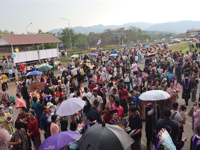 คณะวิศวกรรมศาสตร์ ม.พะเยา ขอแสดงความยินดีกับดุษฎีบัณฑิต มหาบัณฑิต และบัณฑิต ในพิธีพระราชทานปริญญาบัตรประจำปีการศึกษา 2567