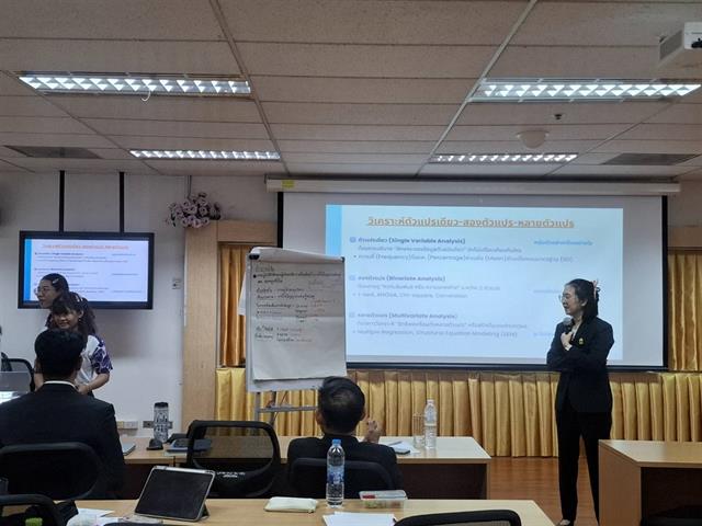 วิทยาลัยการจัดการ มหาวิทยาลัยพะเยา จัดอบรมเชิงปฏิบัติการ เสริมสร้างศักยภาพนิสิตบัณฑิตศึกษาด้านการวิจัย