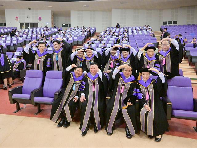 วิทยาลัยการจัดการ ม.พะเยา ขอแสดงความยินดี กับ มหาบัณฑิต และดุษฎีบัณฑิต ในพิธีพระราชทานปริญญาบัตร ประจำปีการศึกษา 2567 