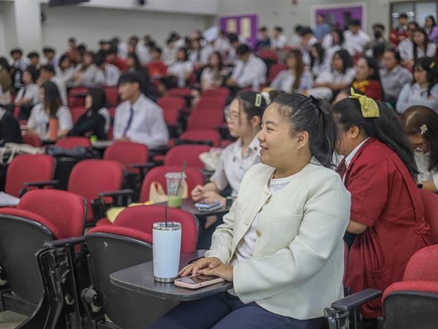 คณะรัฐศาสตร์และสังคมศาสตร์ 