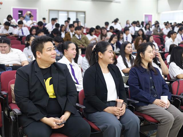 คณะรัฐศาสตร์และสังคมศาสตร์ 