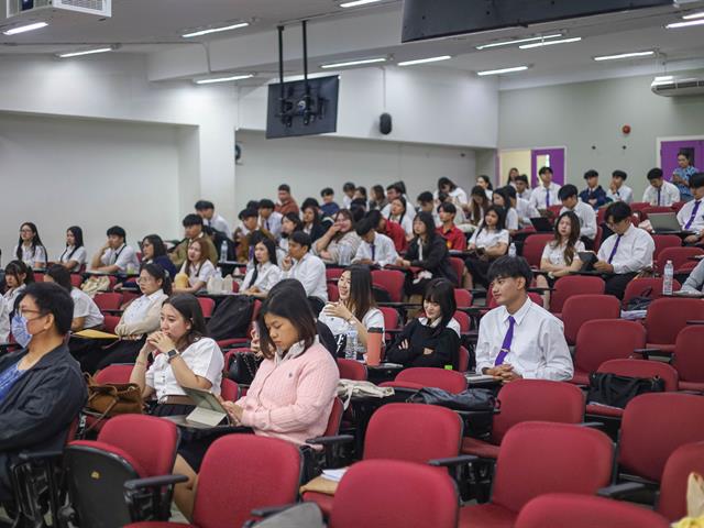 คณะรัฐศาสตร์และสังคมศาสตร์ 