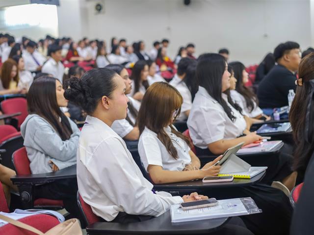 คณะรัฐศาสตร์และสังคมศาสตร์ 
