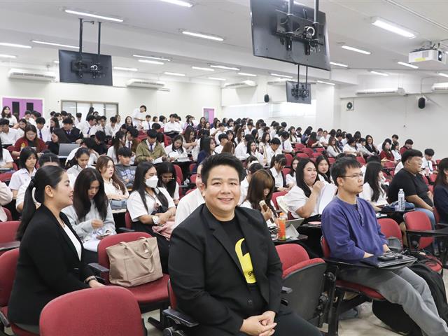 คณะรัฐศาสตร์และสังคมศาสตร์ 