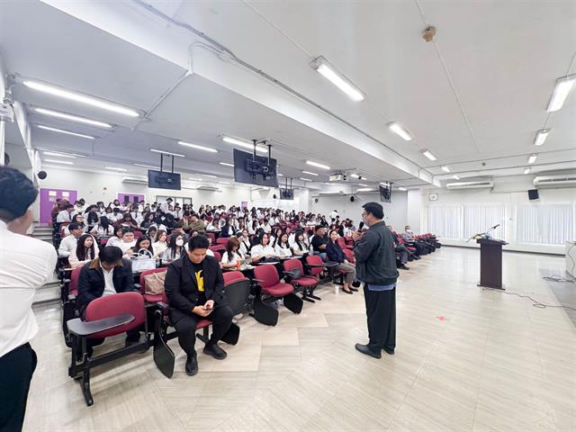 คณะรัฐศาสตร์และสังคมศาสตร์ 