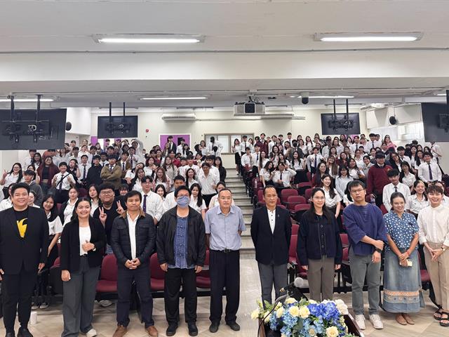 คณะรัฐศาสตร์และสังคมศาสตร์ 