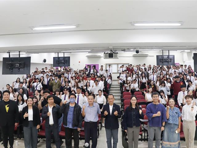 คณะรัฐศาสตร์และสังคมศาสตร์ 