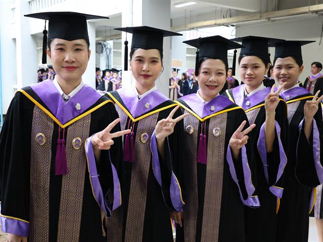 คณะรัฐศาสตร์และสังคมศาสตร์ 