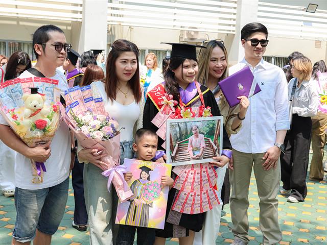 คณะรัฐศาสตร์และสังคมศาสตร์ 