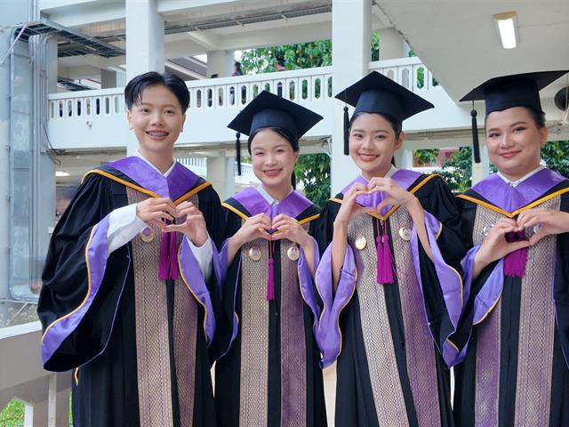 คณะรัฐศาสตร์และสังคมศาสตร์ 