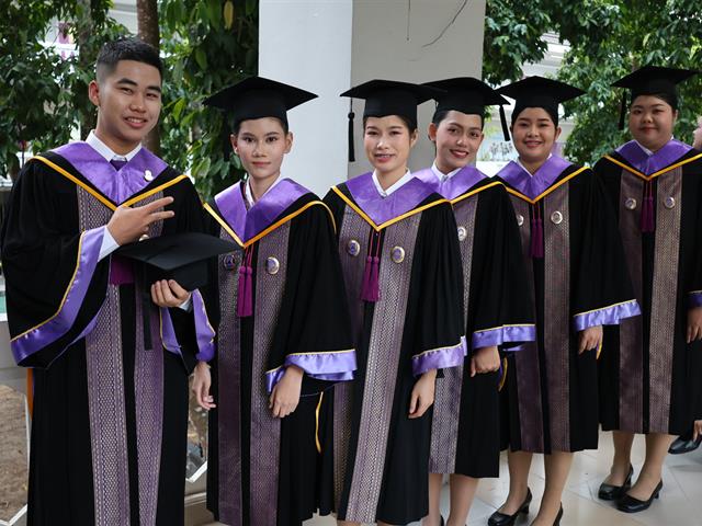 คณะรัฐศาสตร์และสังคมศาสตร์ 