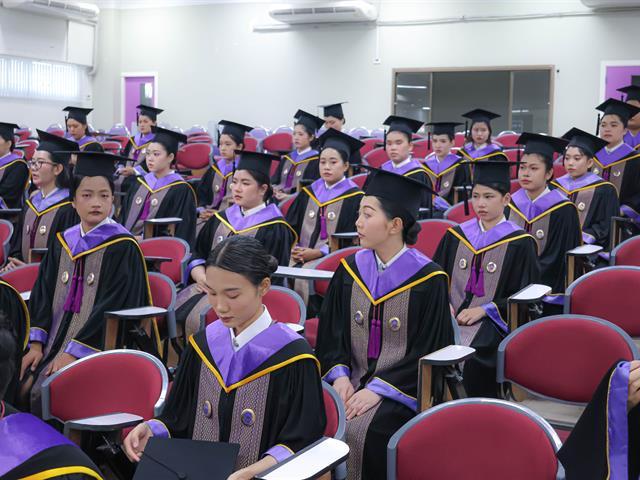 คณะรัฐศาสตร์และสังคมศาสตร์ 