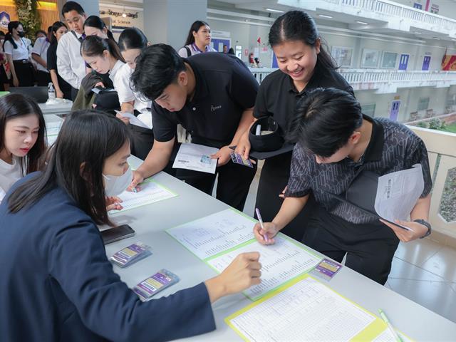คณะรัฐศาสตร์และสังคมศาสตร์ 