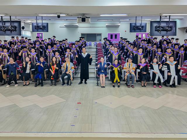 คณะรัฐศาสตร์และสังคมศาสตร์ 