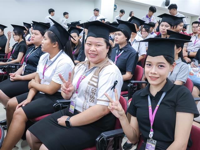 คณะรัฐศาสตร์และสังคมศาสตร์ 