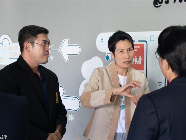 รองคณบดีฝ่ายคุณภาพนิสิตคณะศิลปศาสตร์ ร่วมต้อนรับคณะศึกษาดูงานจากมหาวิทยาลัยพายัพ พร้อมนำเสนอการดำเนินงานของเครือข่ายภายใน “Mental Health Best Practice” คณะศิลปศาสตร์