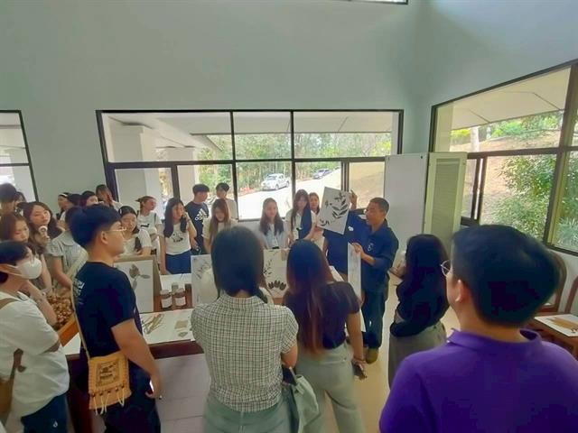 ตะลุยห้องเรียนสีเขียว! นิสิตเภสัชศาสตร์ สาขาวิชาการบริบาลทางเภสัชกรรม ชั้นปีที่ 3 ขนทัพนิสิตท่องโลกพรรณไม้ สร้างจินตนาการผ่านธรรมชาติ ณ สวนพฤกษศาสตร์ฯ จังหวัดเชียงใหม่