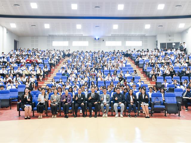 วิทยาลัยการศึกษา ดำเนินโครงการกิจกรรมเสริมความเป็นครูและกิจกรรมเสริมทางวิชาชีพตามมาตรฐานวิชาชีพคุรุสภา กิจกรรม 1 การส่งเสริมทักษะการสื่อสารในการเรียนรู้ตลอดชีวิต