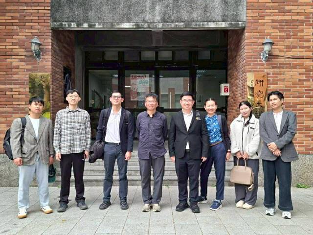 แลกเปลี่ยนองค์ความรู้ทางวิชาการร่วมกับอาจารย์และนิสิตระดับบัณฑิตศึกษาในหลักสูตร Graduate Institute of Architecture and Cultural Heritage