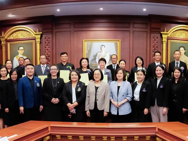 คณะรัฐศาสตร์และสังคมศาสตร์ 