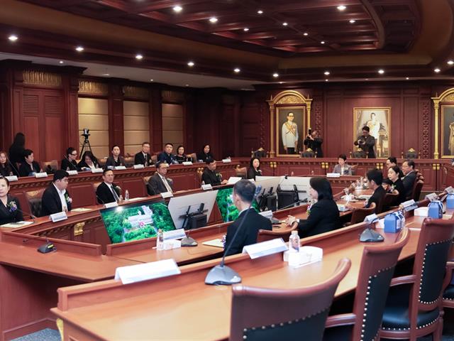 คณะรัฐศาสตร์และสังคมศาสตร์ 