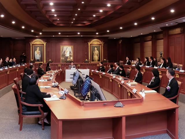 คณะรัฐศาสตร์และสังคมศาสตร์ 