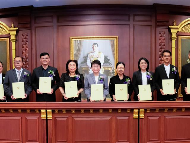 คณะรัฐศาสตร์และสังคมศาสตร์ 