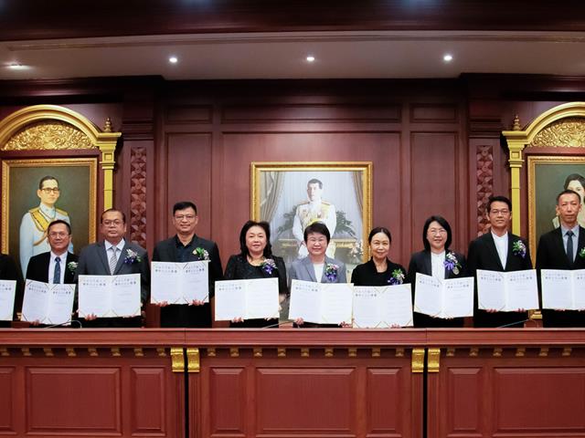 คณะรัฐศาสตร์และสังคมศาสตร์ 