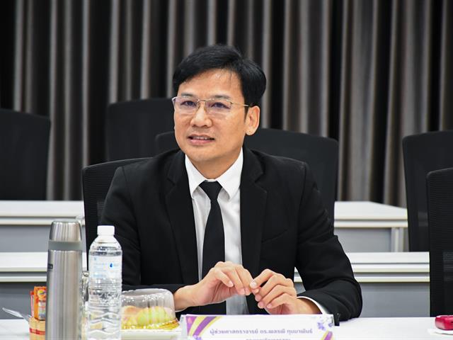 วิทยาลัยการศึกษา ดำเนินโครงการการปรับปรุงและพัฒนาหลักสูตรตามเกณฑ์มาตรฐานหลักสูตรและกรอบมาตรฐานคุณวุฒิระดับอุดมศึกษา