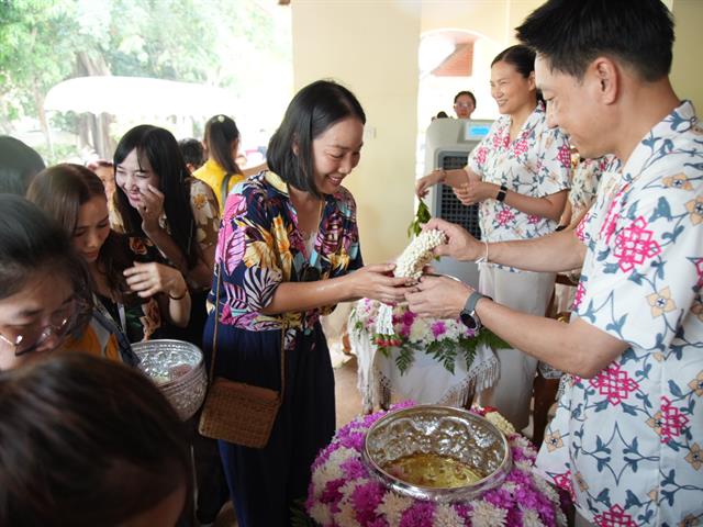 มหาวิทยาลัยพะเยา ร่วมกิจกรรมรดน้ำขอพรผู้ว่าราชการจังหวัดพะเยา  เนื่องในประเพณีปีใหม่ไทย ประจำปี 2569