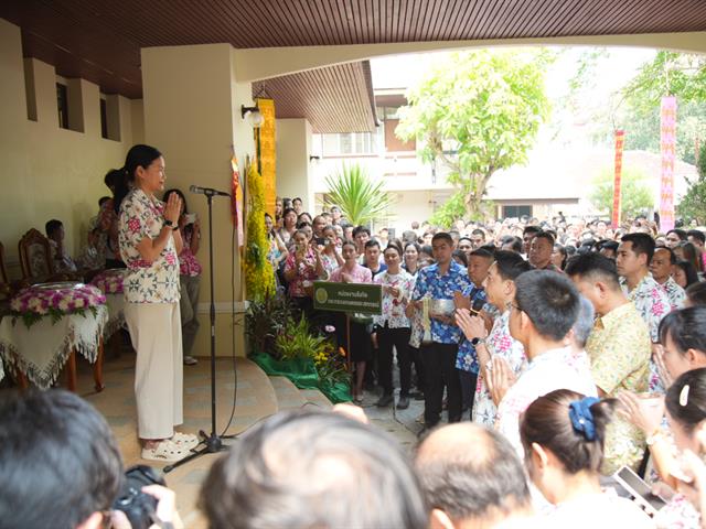 มหาวิทยาลัยพะเยา ร่วมกิจกรรมรดน้ำขอพรผู้ว่าราชการจังหวัดพะเยา  เนื่องในประเพณีปีใหม่ไทย ประจำปี 2569