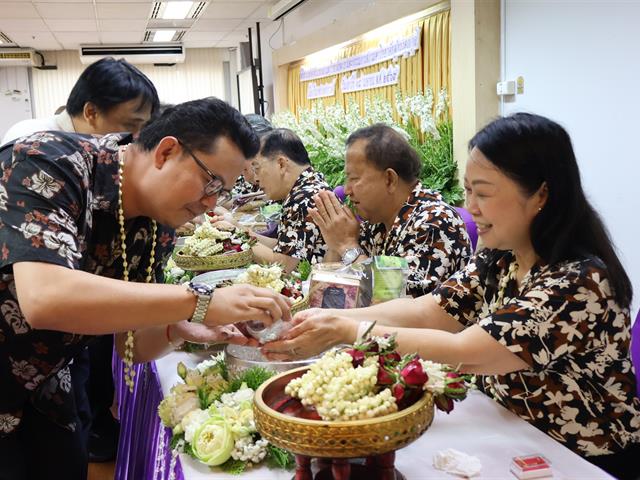 ม.พะเยา จัดพิธีสระเกล้าดำหัวนายกสภามหาวิทยาลัยและกรรมการสภาผู้ทรงคุณวุฒิ สืบสานวัฒนธรรมไทยในเทศกาลสงกรานต์ 2569