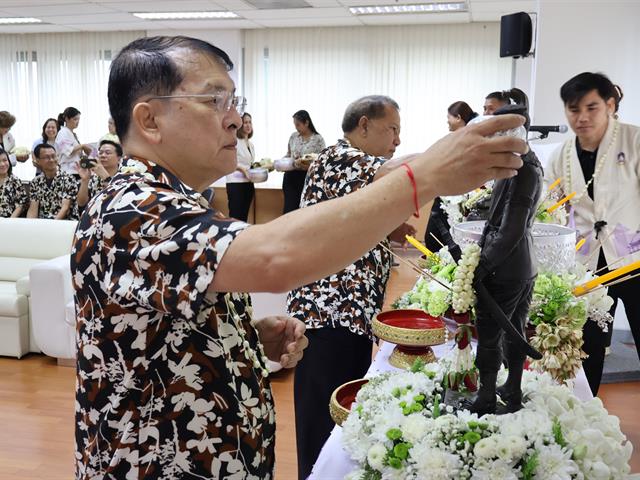 ม.พะเยา จัดพิธีสระเกล้าดำหัวนายกสภามหาวิทยาลัยและกรรมการสภาผู้ทรงคุณวุฒิ สืบสานวัฒนธรรมไทยในเทศกาลสงกรานต์ 2569