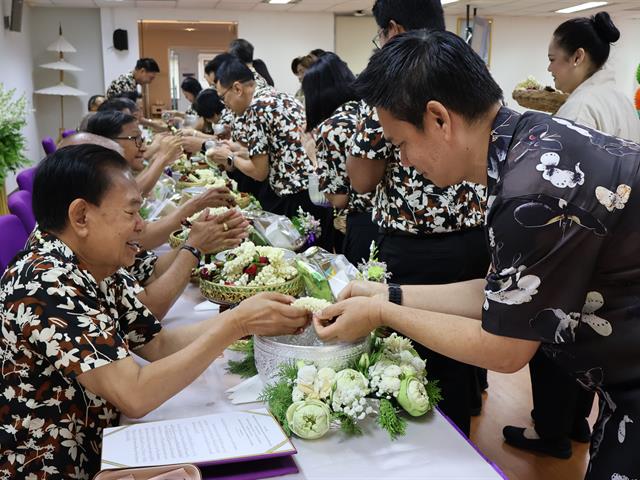 ม.พะเยา จัดพิธีสระเกล้าดำหัวนายกสภามหาวิทยาลัยและกรรมการสภาผู้ทรงคุณวุฒิ สืบสานวัฒนธรรมไทยในเทศกาลสงกรานต์ 2569